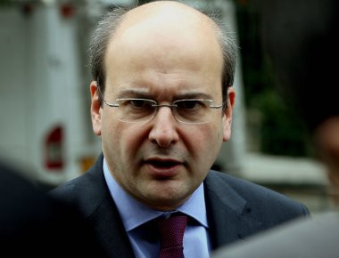 Κ.Χατζηδάκης: Συνέντευξη του και «βολές» προς την κυβέρνηση